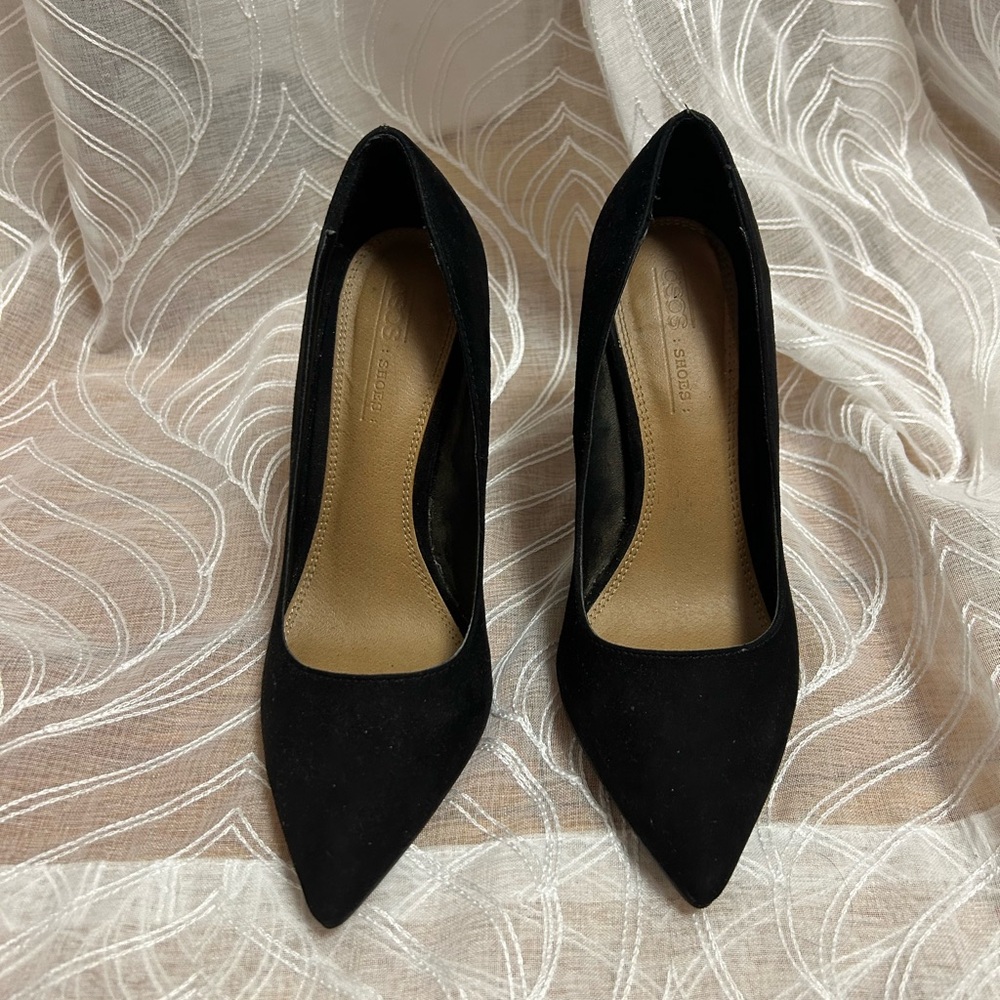 Black chunk heel dress shoes